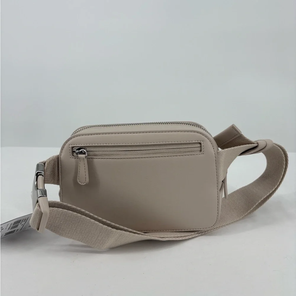 Lululemon Everywhere Belt Bag 1L
Leather Alternative - Picture 7 of 8